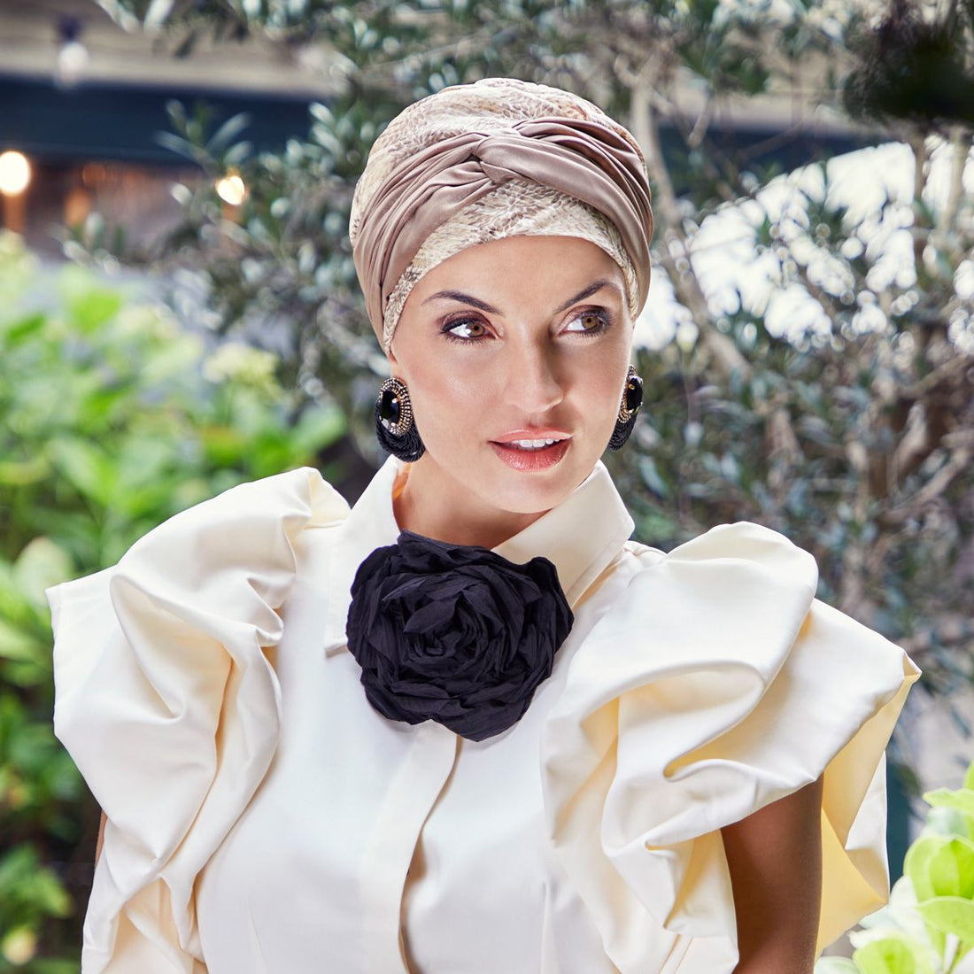 Avalon Boho Turban Set Glittery Garden de Christine Headwear con diadema desmontable y estampado floral