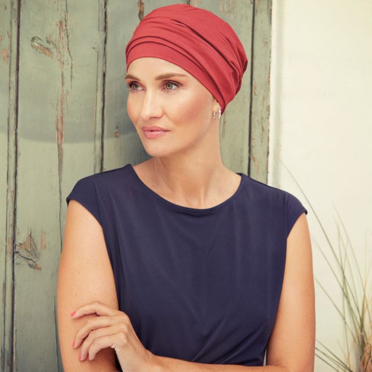 Nomi Turban Lipstick Red turbante oncológico de algodón Supima Christine Headwear color rojo intenso