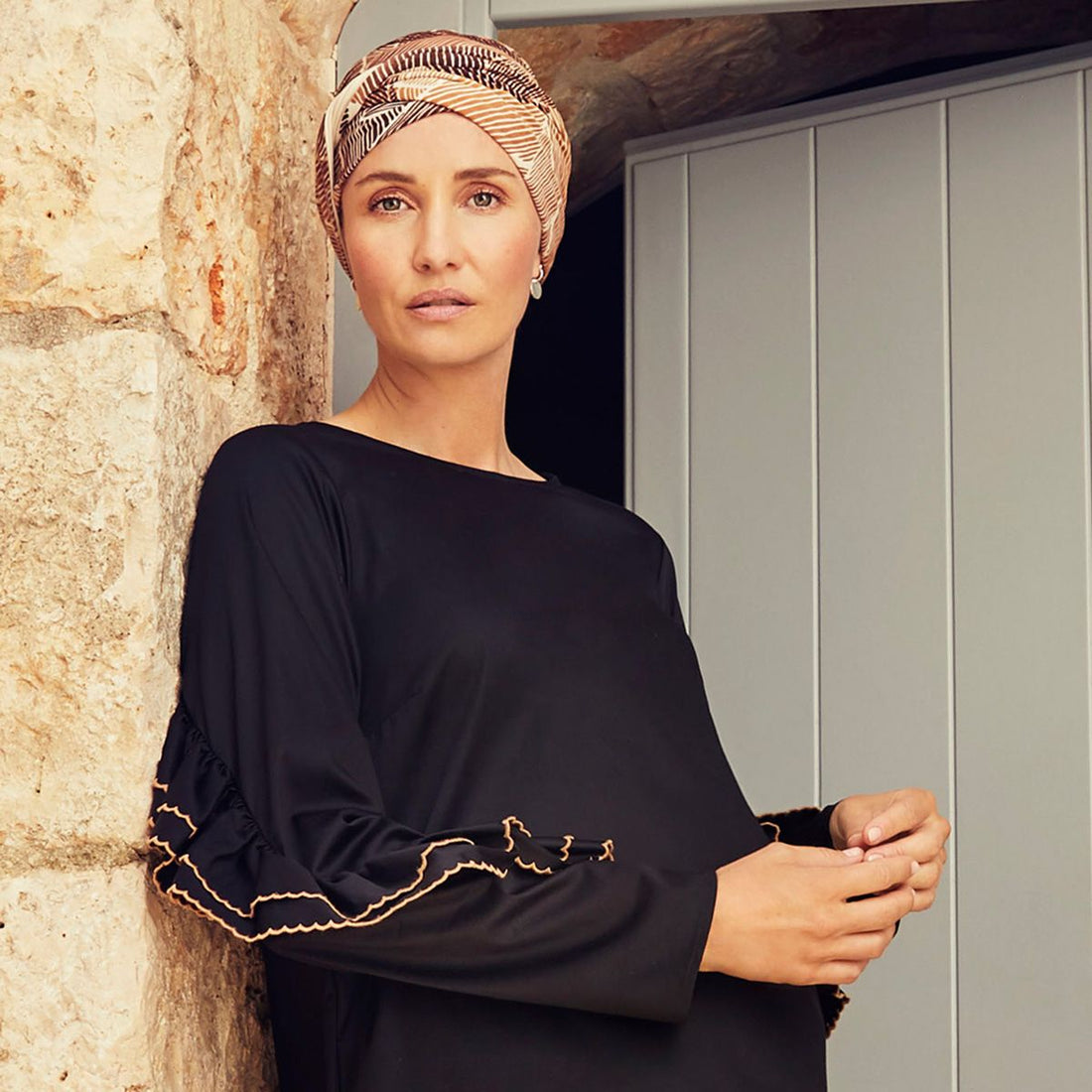 Shakti Turban Shades of Africa de Christine Headwear turbante oncológico de bambú con estampado en tonos tierra