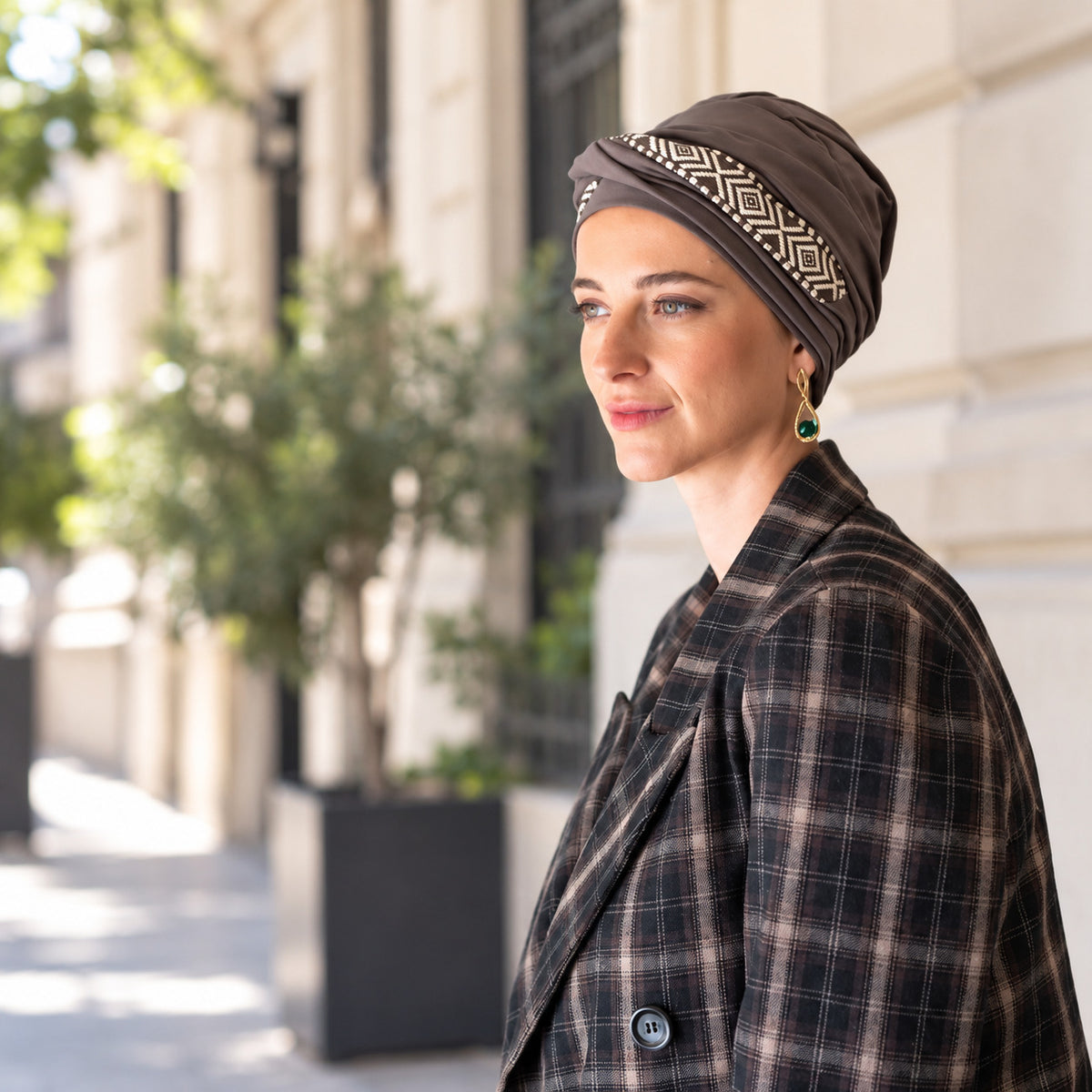Gorro oncológico Confort Ikat Brown de Carebell en color marrón