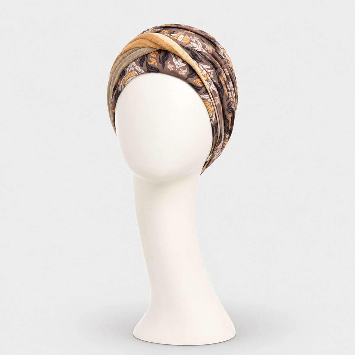 Vista frontal del turbante oncológico para quimioterapia Shakti Autumn Ornaments 1418-4047 de Christine Headwear