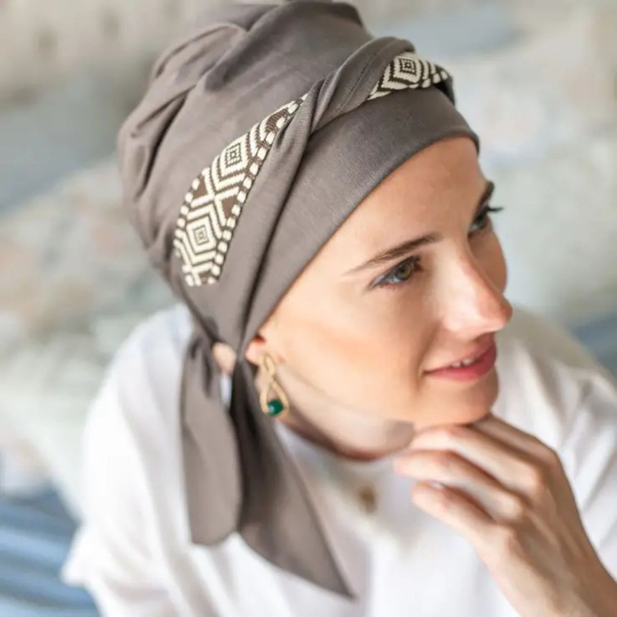 Bandas integradas del turbante Smooth Ikat Brown