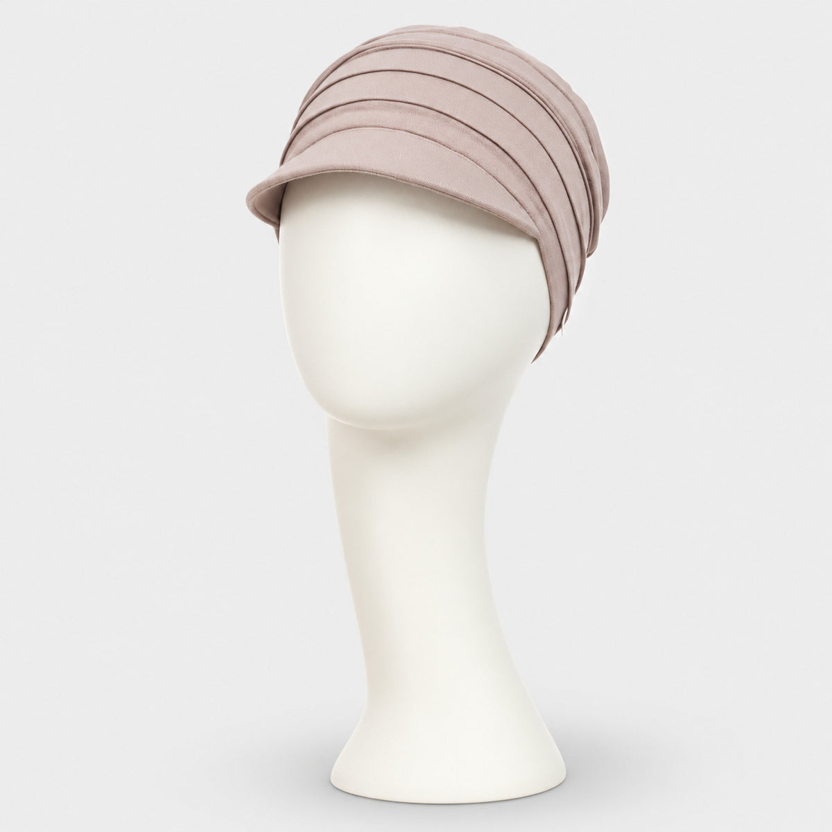 Vista frontal del gorro oncológico para quimioterapia Yoga Brown 1582-0167 de Christine Headwear